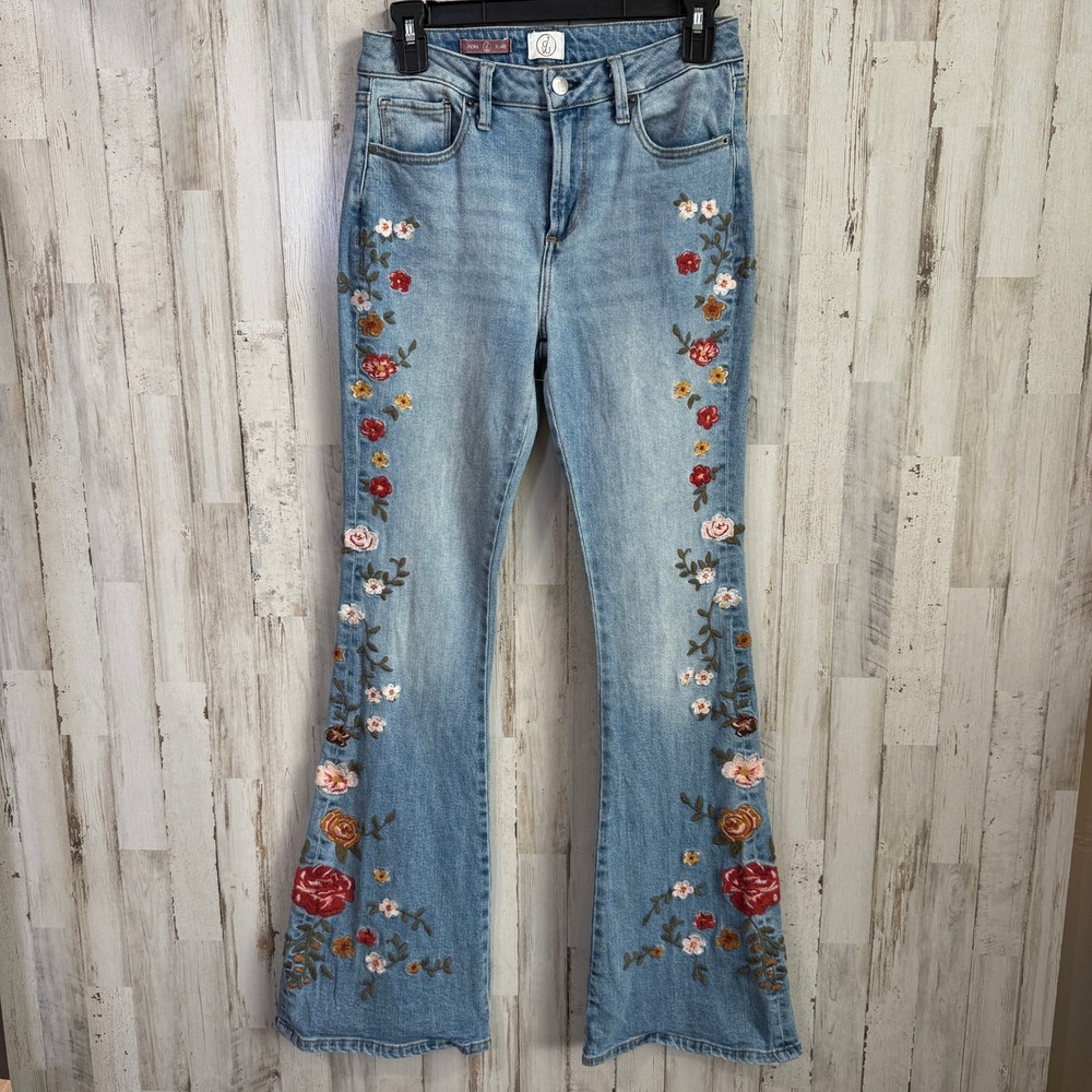 DW Fiona Flare Jeans Women 2 Light Wash Floral Embroidered Hippie Boho 25x31 - Picture 1 of 16